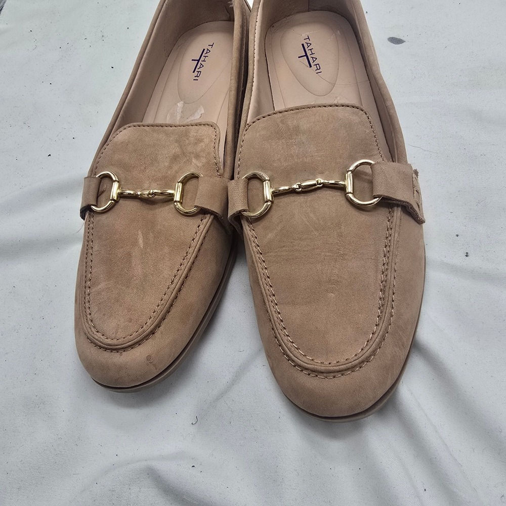 Tahari Bit Loafer Shoes Women 8 Tan Beige Faux Suede Classic Preppy Officecore - Picture 3 of 9